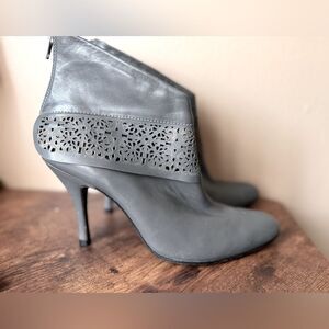 J Vincent Booties Chantile‎ Gray Leather size 8.5